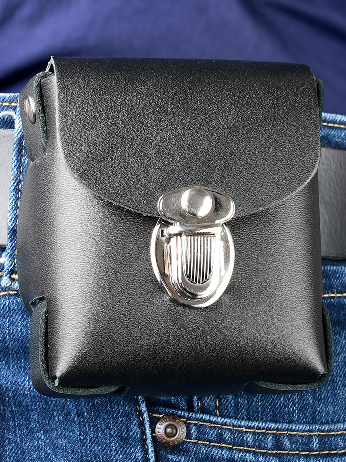 https://www.gayshop69.com/dvds/images/product_images/popup_images/kinky-leather-bag__2.jpg