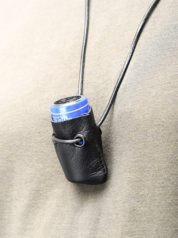 https://www.gayshop69.com/dvds/images/product_images/popup_images/popperstasche-poppershalsband-ledertasche-small__1.jpg